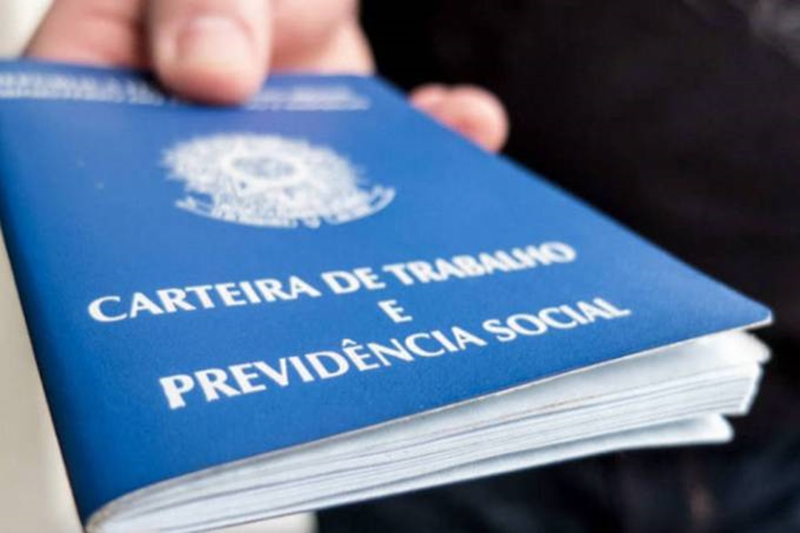 Bolsonaro ataca direitos trabalhistas mais uma vez: “Atrapalha”