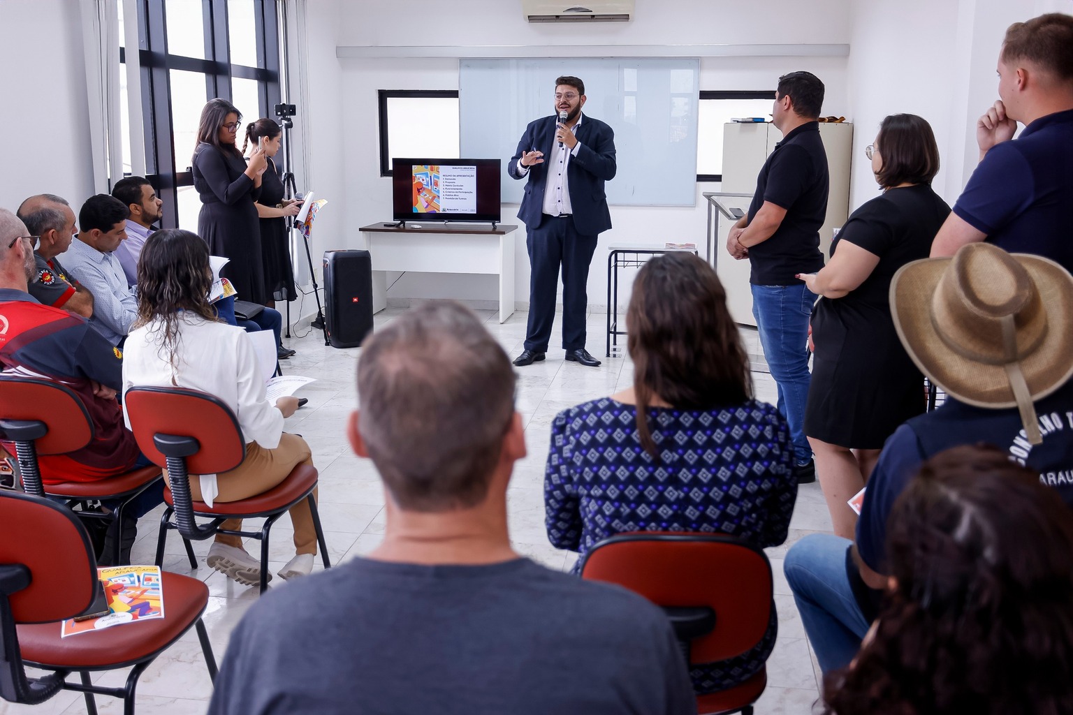 Projeto municipal de qualificação profissional é apresentado na subsede do SMC de Araucária