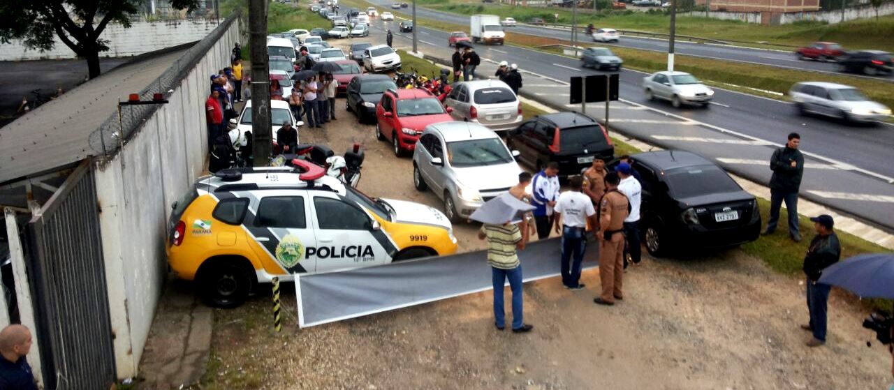Amplo policiamento para repreender Sindicato e trabalhadores é usado na Perfecta