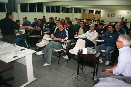 Delegados de Fábrica participam de curso de formação no SMC