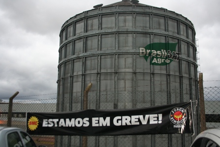 Mobilizados, metalúrgicos da BrasilSat entram no quarto dia de greve