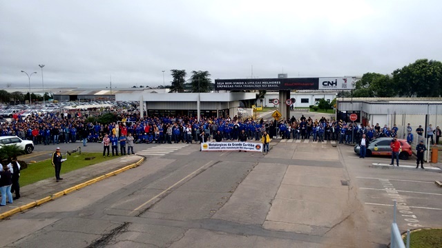 CNH: Metalúrgicos aprovam proposta com estabilidade empregos até novembro de 2016