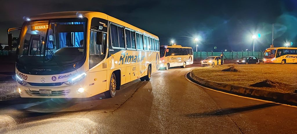 ÔNIBUS CHEGAM VAZIOS DE NOVO E GREVE NA RENAULT CHEGA AO 12º DIA