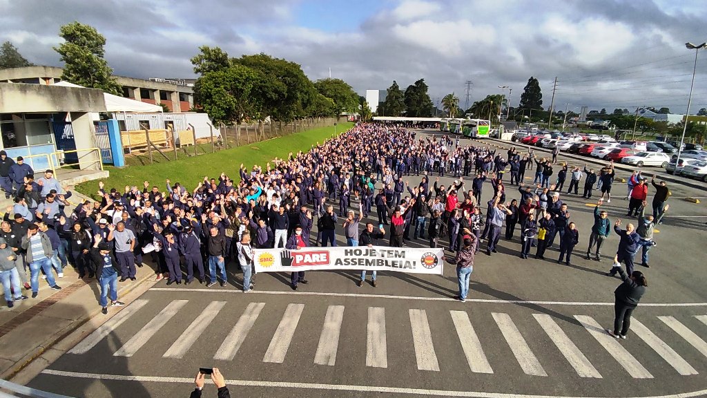 Volvo: Metalúrgicos aprovam revalidação de acordos em porta de fábrica