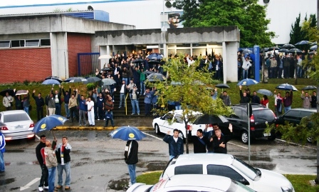 Trabalhadores da Volvo aprovam renovação da compensação de horas