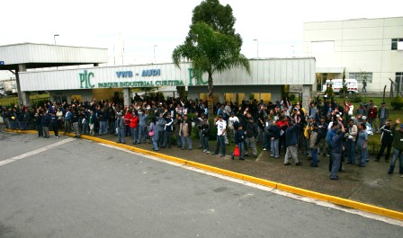 Trabalhadores em empresas de autopeças aprovam pauta de reivindicação