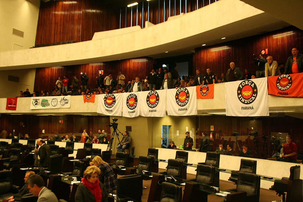 Força Sindical dita o ritmo dos protestos pela transparência na Assembleia