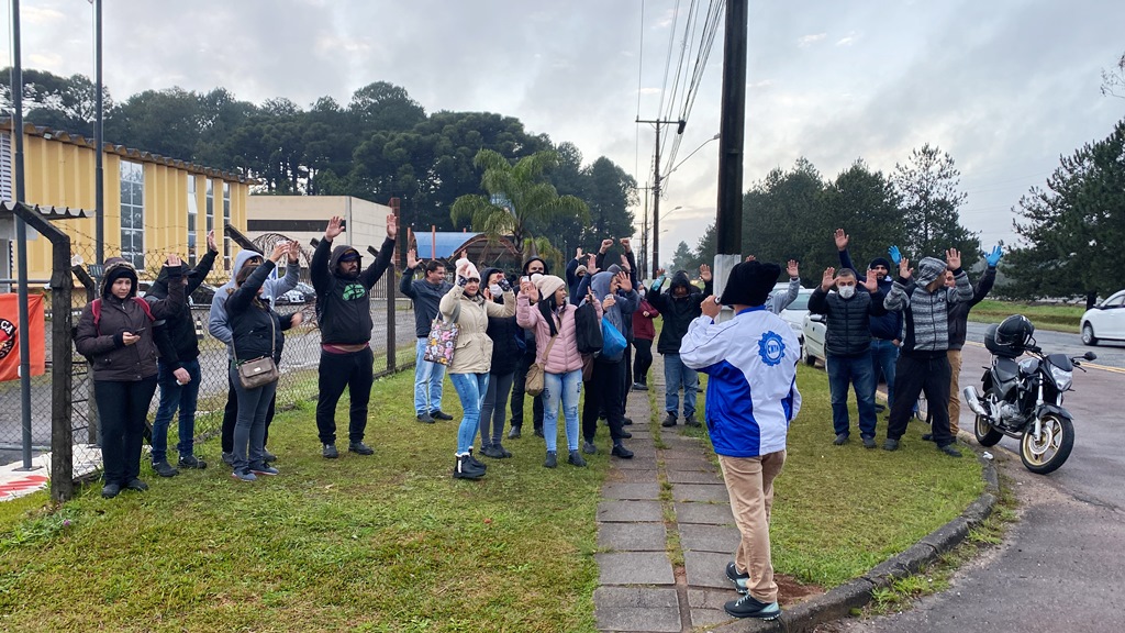 Contra demissões, greve por tempo indeterminado é deflagrada na Maflow