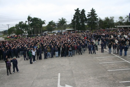 Metalúrgicos rejeitam proposta da Volvo e dão 48 horas para empresa avançar nas negociações