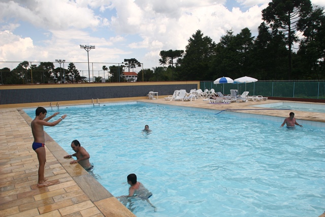 Metal Clube de Campo: Piscinas já estão disponíveis também durante a semana