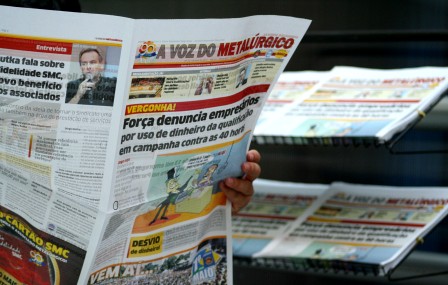 Nova edição do jornal A Voz do Metalúrgico disponível na sede central do SMC
