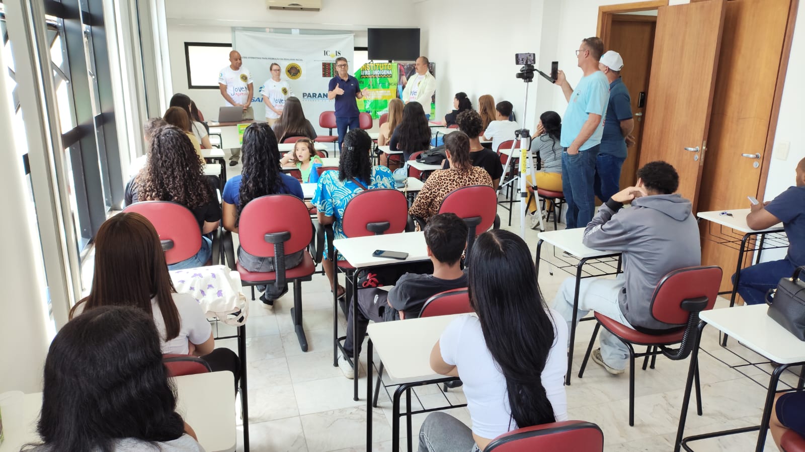 QUALIFICAÇÃO: SMC LANÇA PROGRAMA JOVEM APRENDIZ EM PARCERIA COM PREFEITURA DE ARAUCÁRIA E INSTITUTO AFRO- INDÍGENA