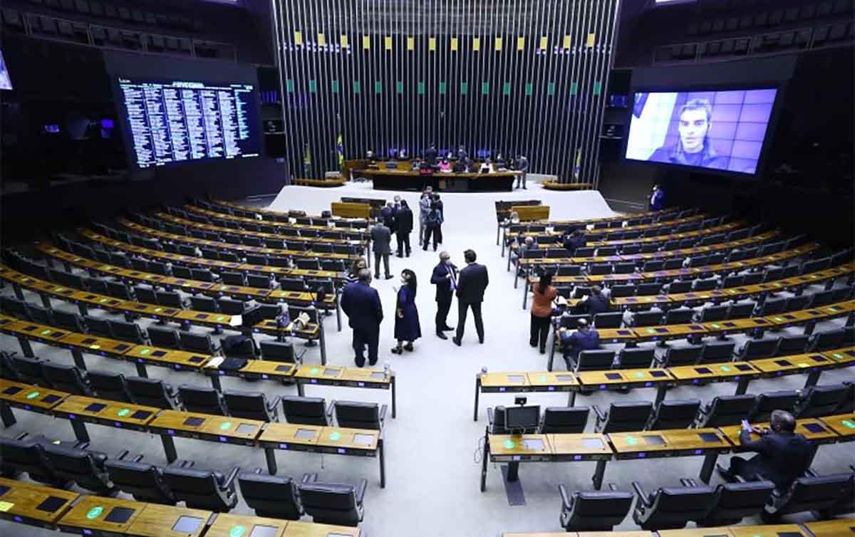 Sem combater desigualdade, Câmara pode votar hoje mudanças no IR