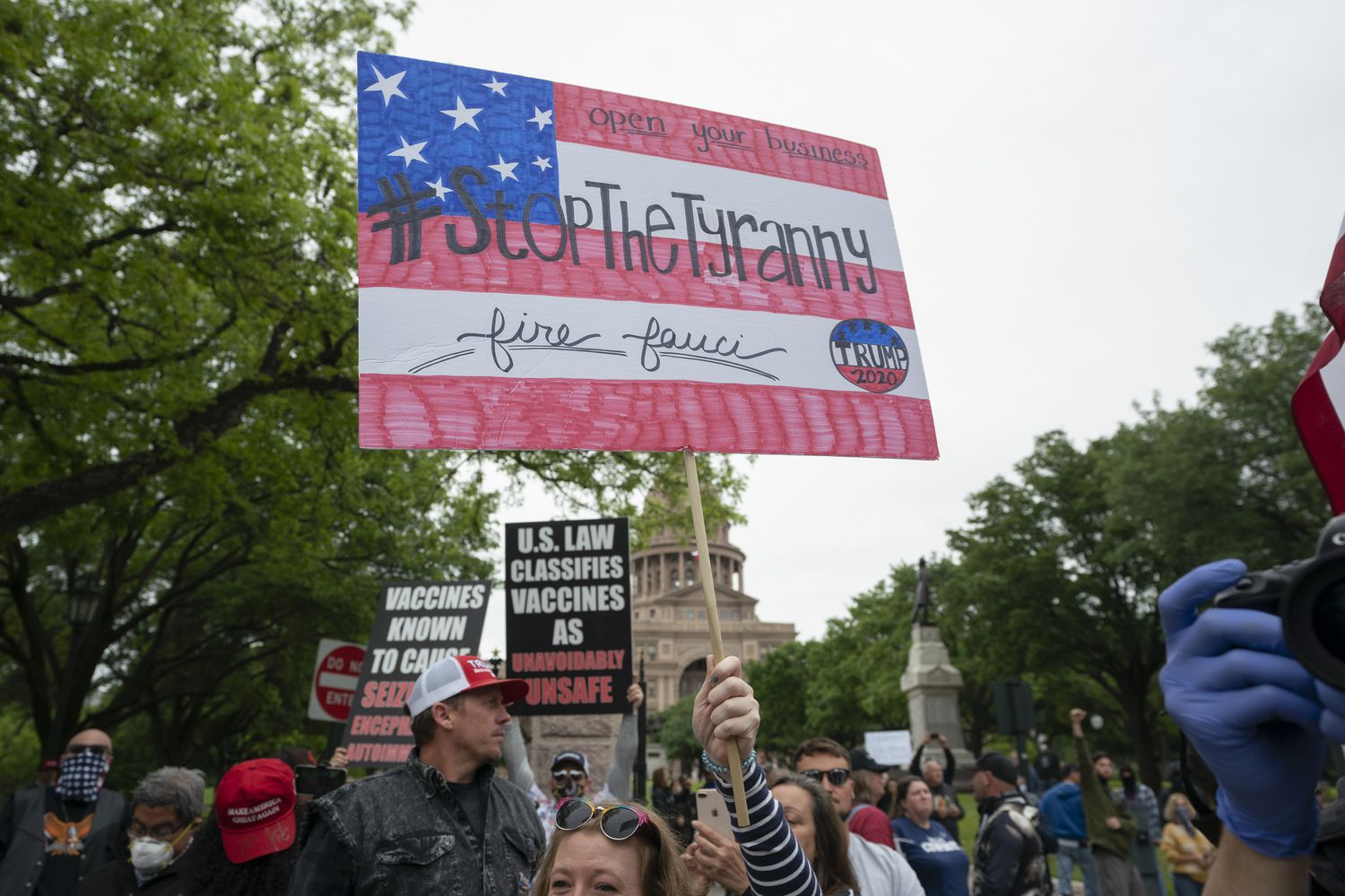 Protestos contra o confinamento crescem nos EUA incentivados por Donald Trump