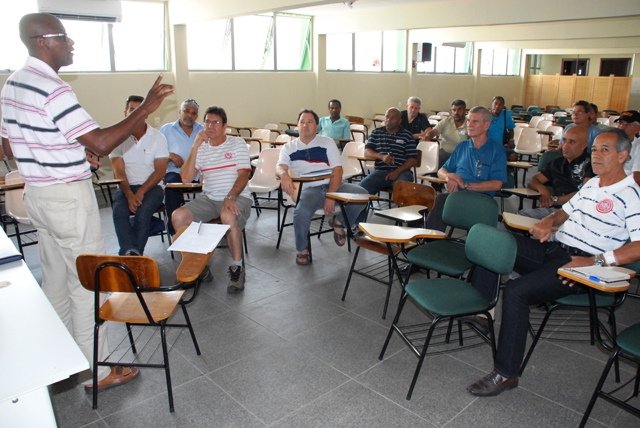 Departamento dos aposentados do SMC debate propostas para seminário