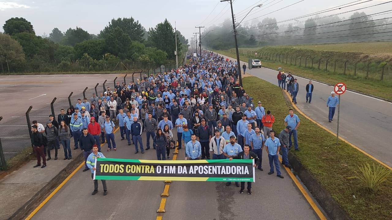 METALÚRGICOS DA GRANDE CURITIBA SE MOBILIZAM CONTRA O FIM DA APOSENTADORIA