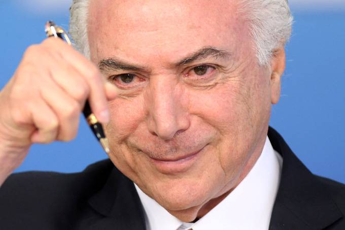 Temer admite suspender intervenção no Rio para votar Previdência