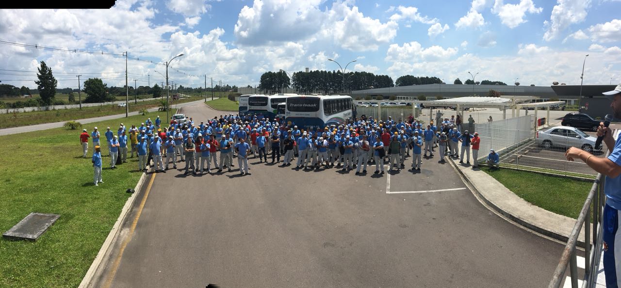 Na base da luta, trabalhadores da Jtekt revertem demissões