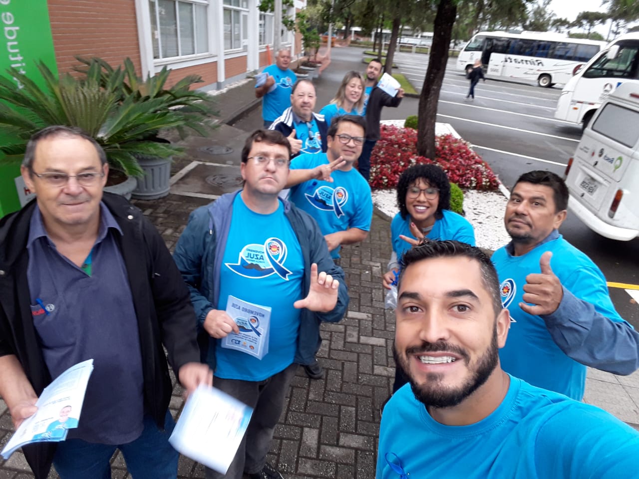 Trabalhadores da Bosch recebem a campanha Novembro Azul do Sindicato