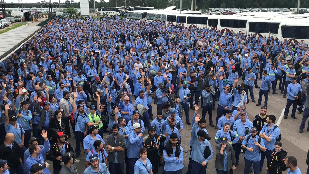 Após dois dias de protestos dos trabalhadores, Renault revê postura e retoma diálogo sobre demissões
