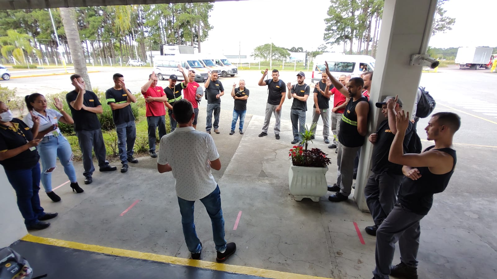 Metalúrgicos da Pirelli autorizam SMC iniciar negociação de data-base e PLR 