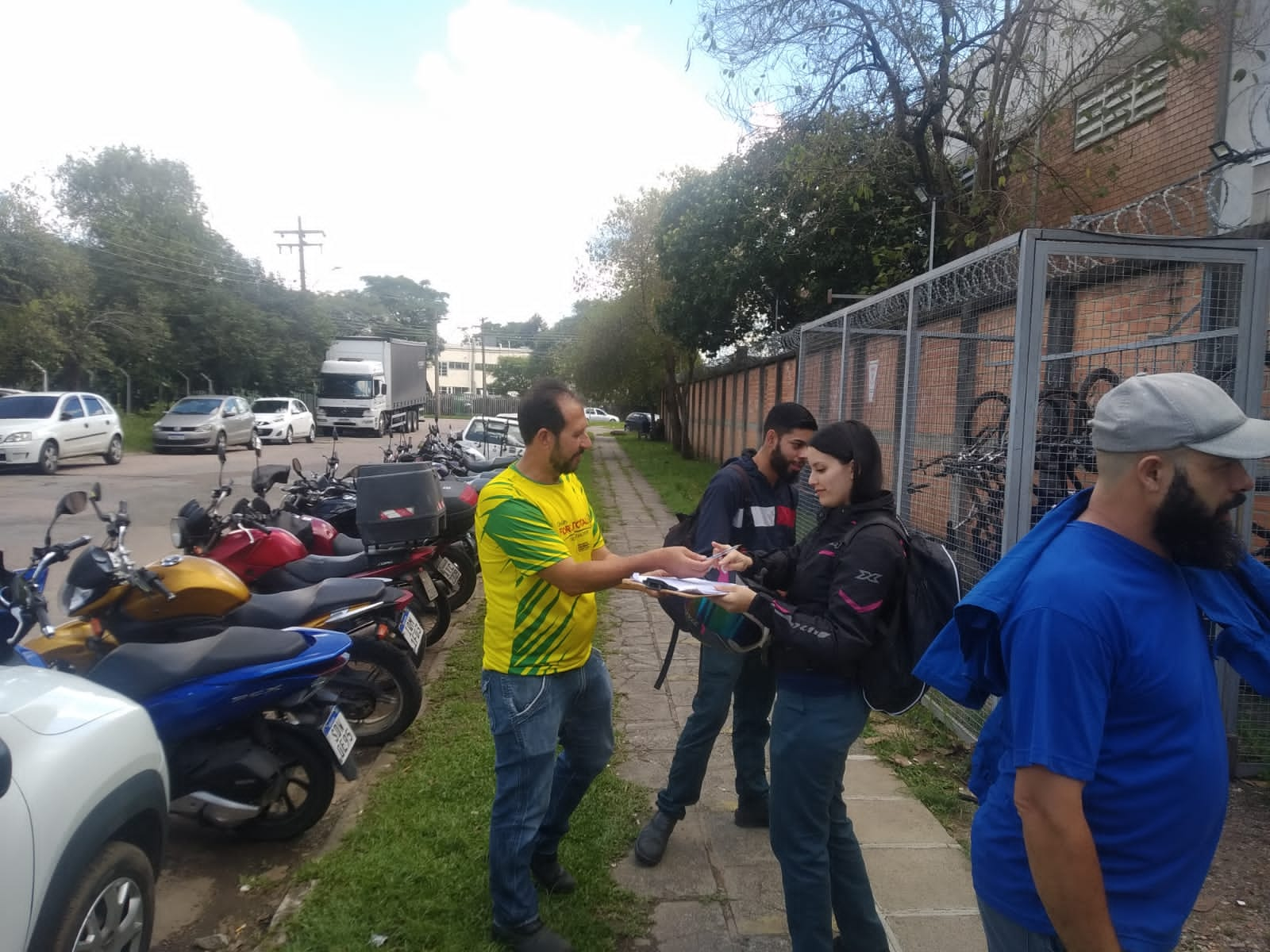 Novidade: Vagas abertas para turma “teen” (13 a 17 anos) do Curso de Inglês  do SMC - SMC - Sindicato dos Metalúrgicos da Grande Curitiba