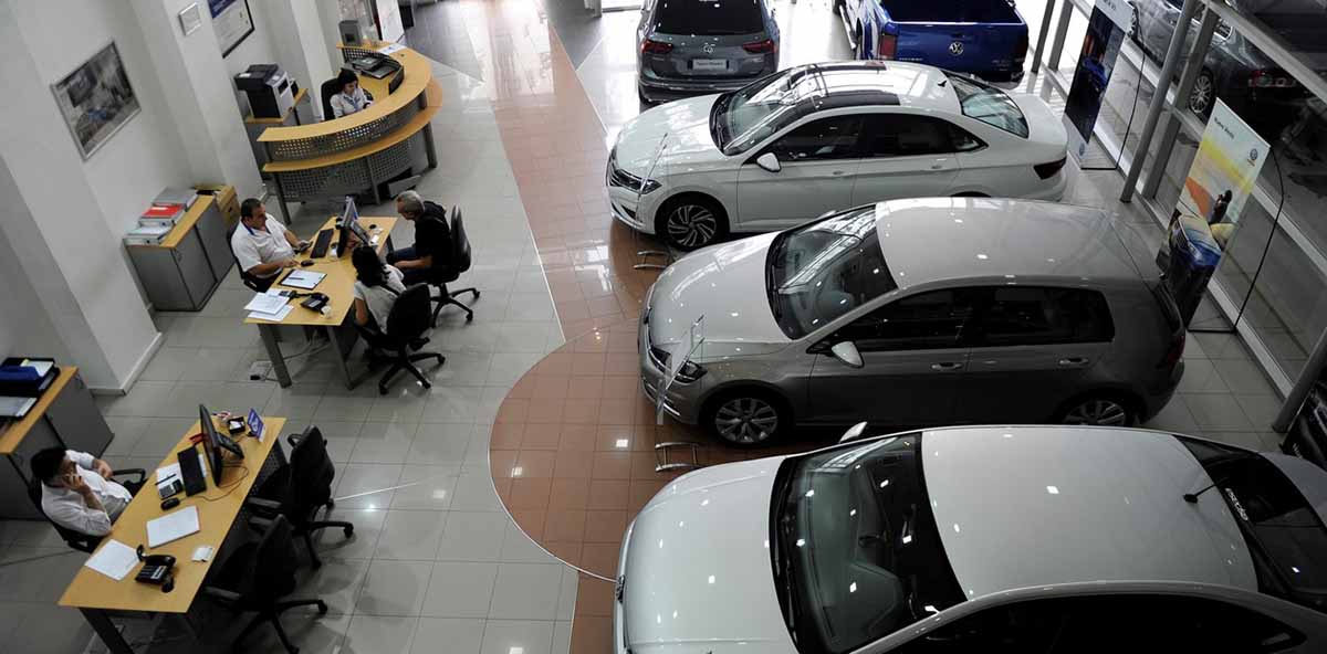 Retração persiste na Argentina, venda de veículos cai 47% e afeta o Brasil