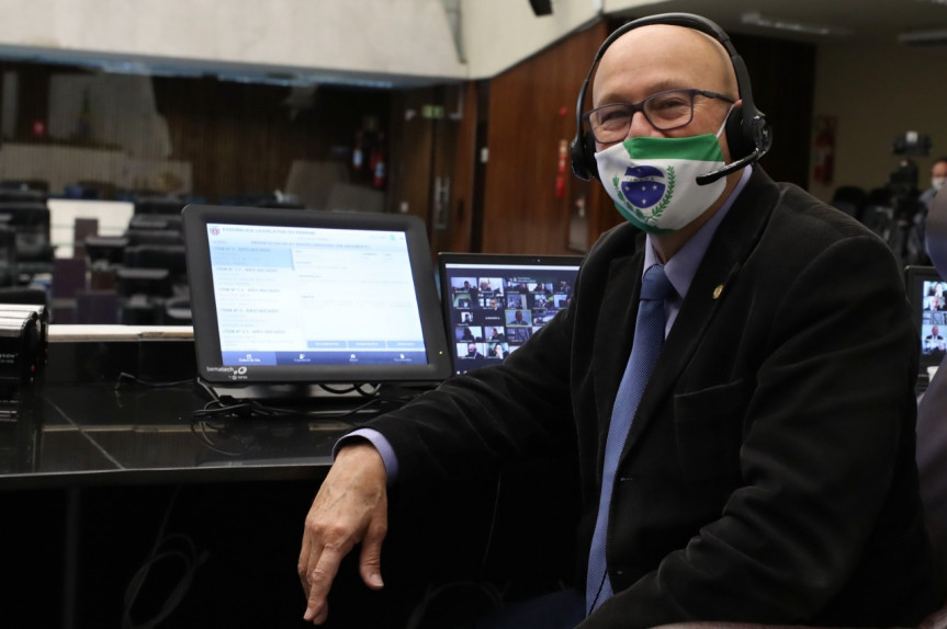 Dep. Estadual Luiz Claudio Romanelli fala aos metalúrgicos sobre os projetos da Assembleia Legislativa para a proteção dos empregos durante a pandemia do Covid-19.