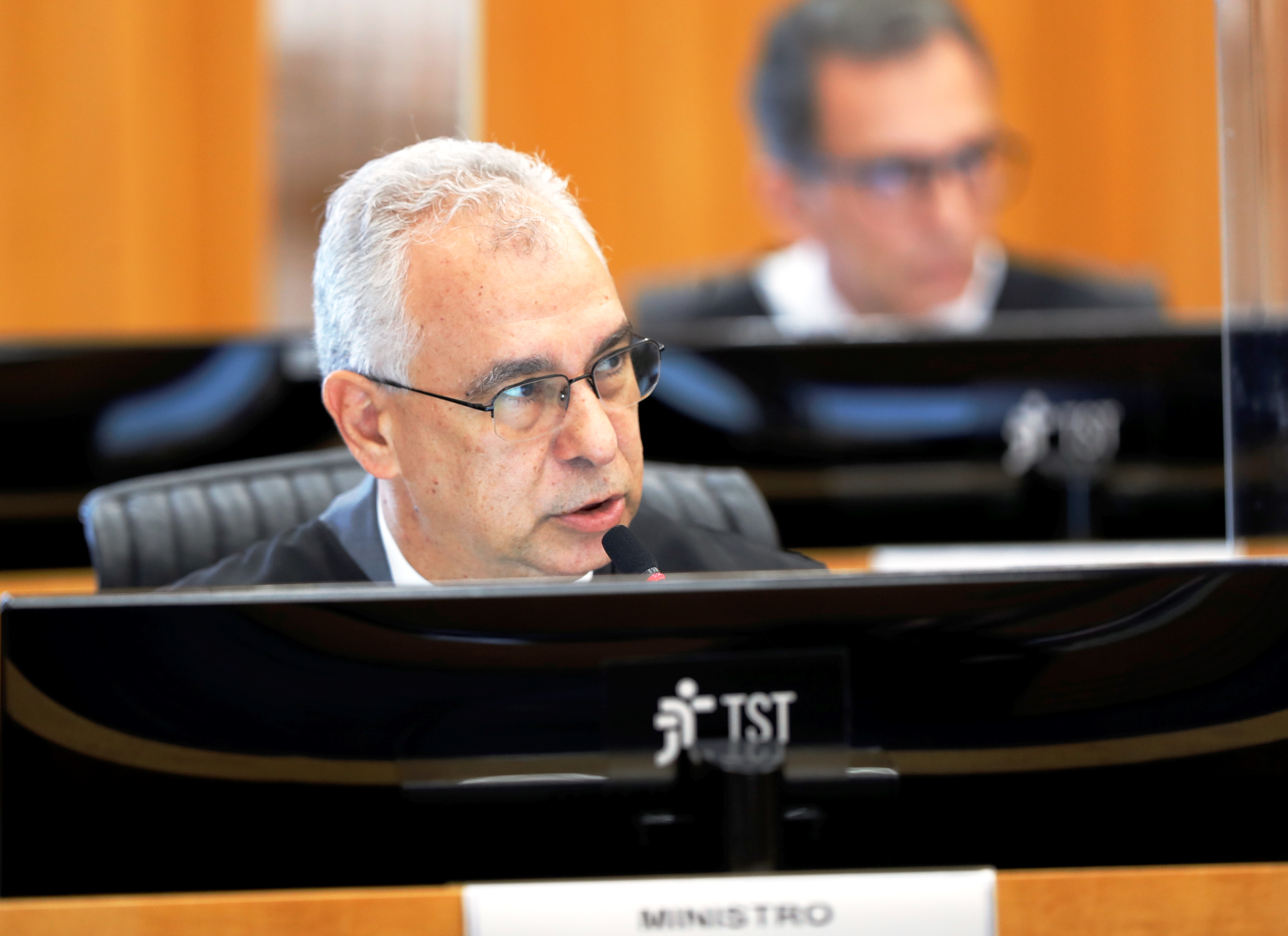 Empresa de laticínios terá de reintegrar consultor contratado em cota para pessoas com deficiência