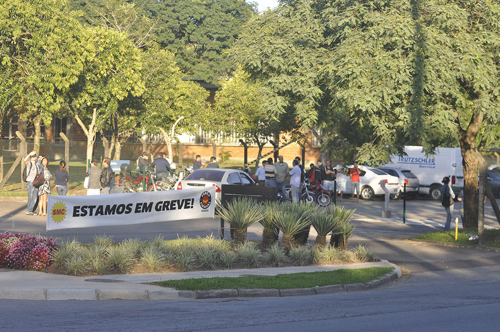 Greve dos metalúrgicos do Sindimaq entra no 3º dia