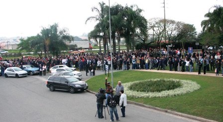 Metalúrgicos rejeitam proposta das montadoras e param por 24h