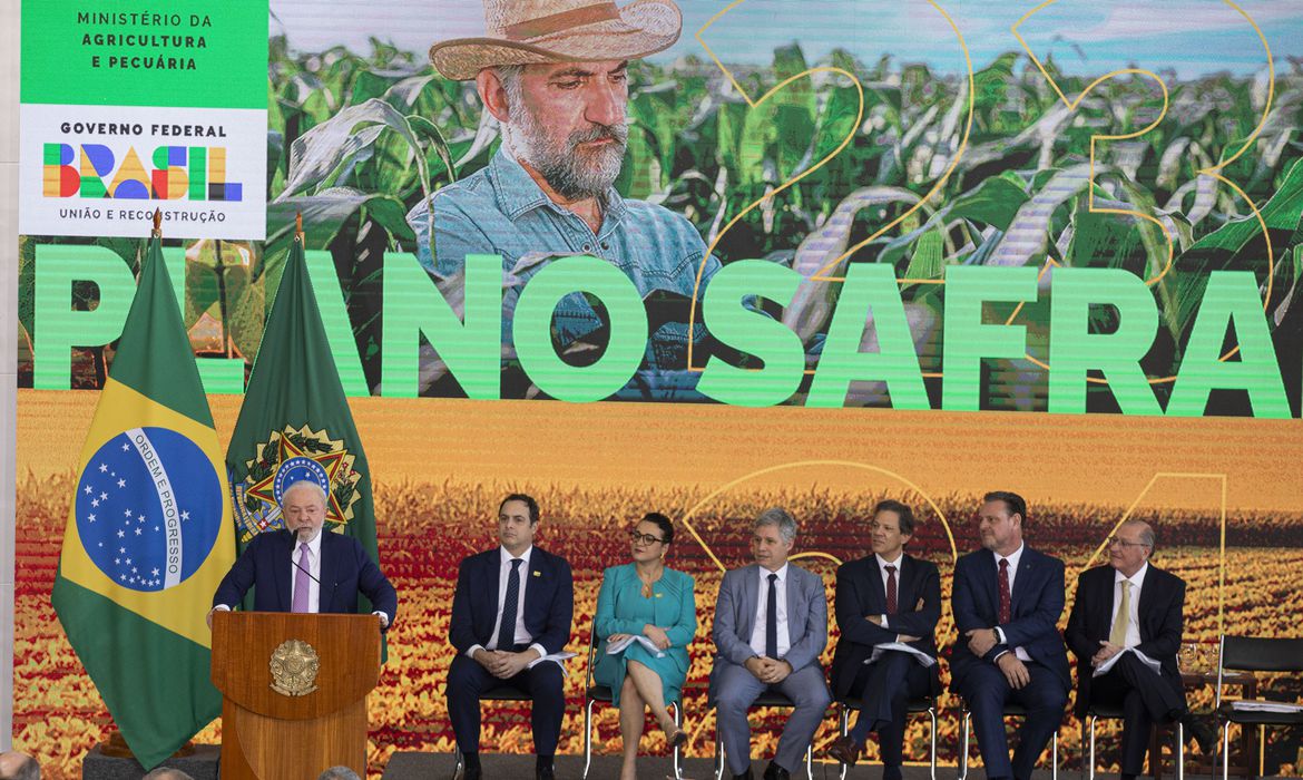 Lula anuncia recursos de R$ 364 bilhões para o Plano Safra 2023/2024