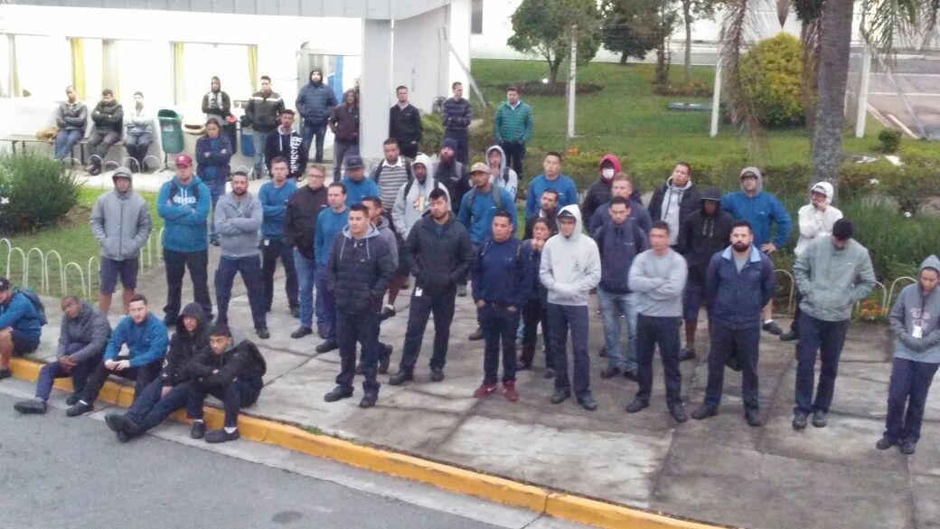 Acordo salarial: Metalúrgicos da Adient reprovam proposta e continuam em greve