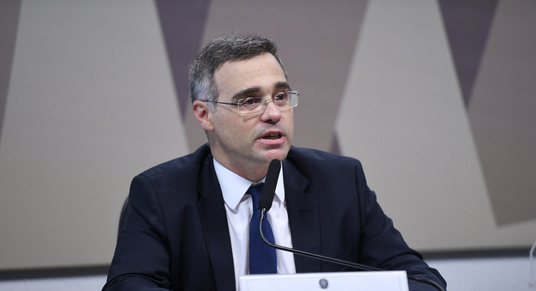 SENADO APROVA INDICAÇÃO DE ANDRÉ MENDONÇA AO STF