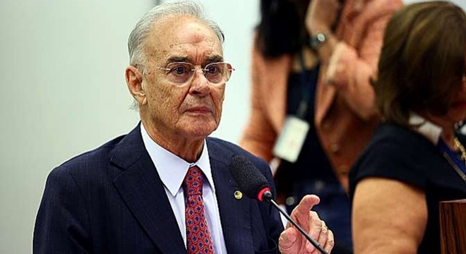 Senador apresenta projeto do “boleto bancário” da contribuição sindical