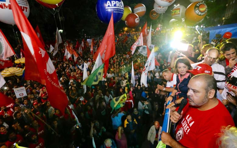 Centrais e oposição veem chance real de derrubar reforma e falam em greve geral