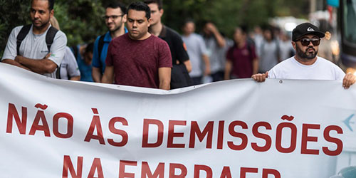 Centrais sindicais se manifestam contra demissões na Embraer
