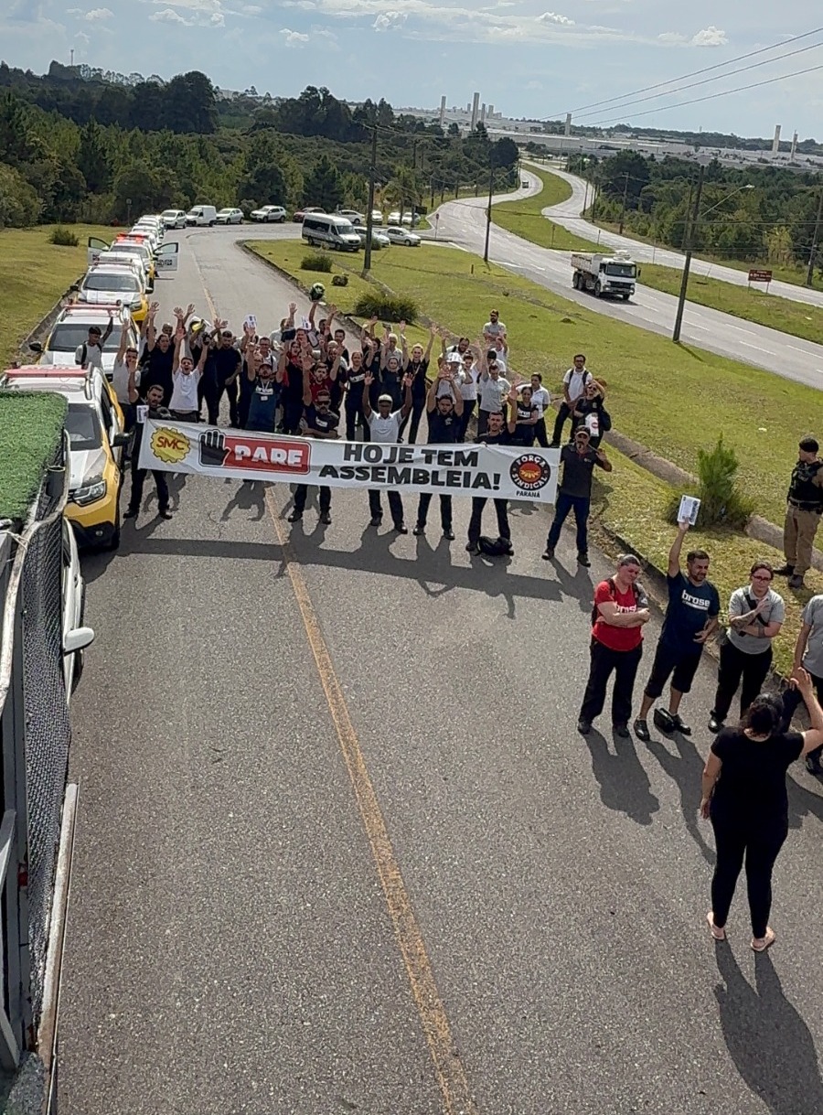 COM APENAS 500 REAIS DE VALE-MERCADO E SEM PLANO DE CARREIRA, TRABALHADORES DA BROSE ENTRAM EM GREVE APÓS EMPRESA SE RECUSAR A NEGOCIAR REIVINDICAÇÕES