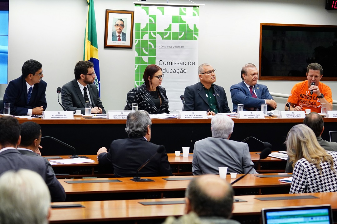 Professores podem fazer paralisação nacional se reforma da Previdência for aprovada