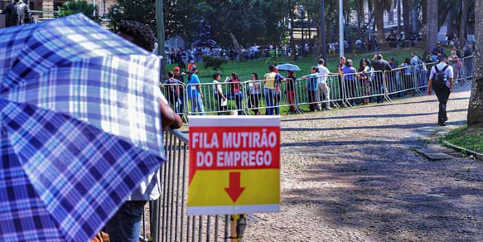 Recorde: um em cada quatro brasileiros não consegue pagar contas e vive na pobreza