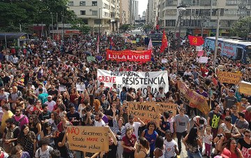 Nas redes sociais, atos pela educação revelam 'Brasil muito maior que Bolsonaro'
