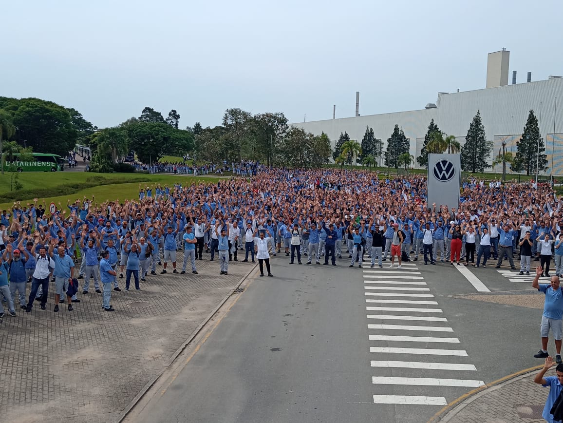 METALÚRGICOS DA VOLKSWAGEN DE SÃO JOSÉ DOS PINHAIS APROVAM ACORDO COLETIVO DE TRABALHO DE 5 ANOS COM GARANTIA DE EMPREGO