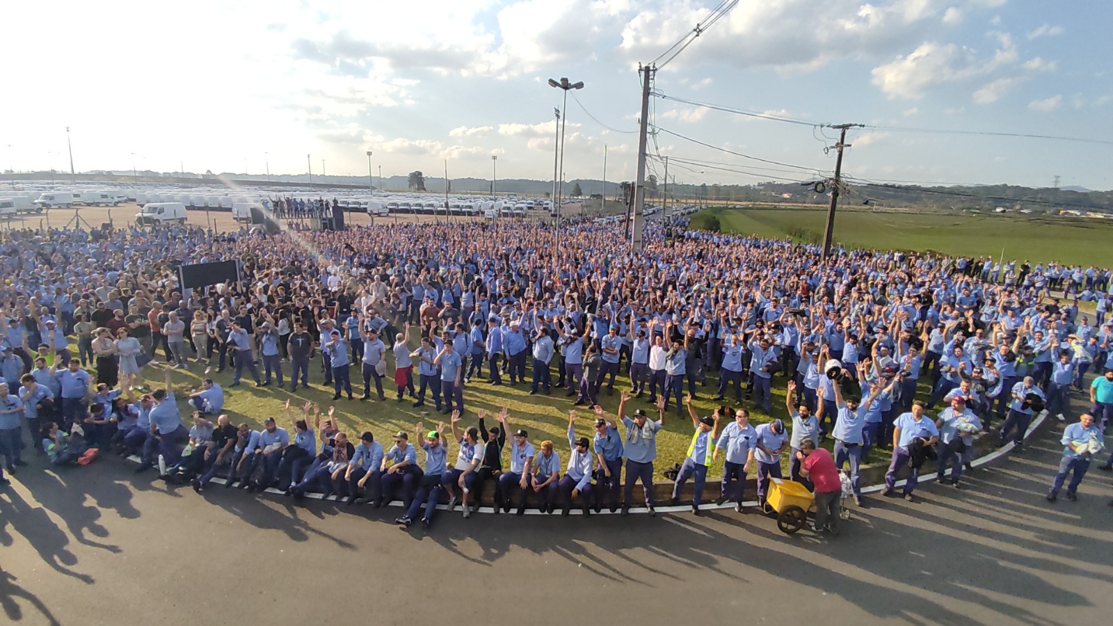METALÚRGICOS DA RENAULT\HORSE REPROVAM PROPOSTA E PARALISAM ATIVIDADES EM PROTESTO 