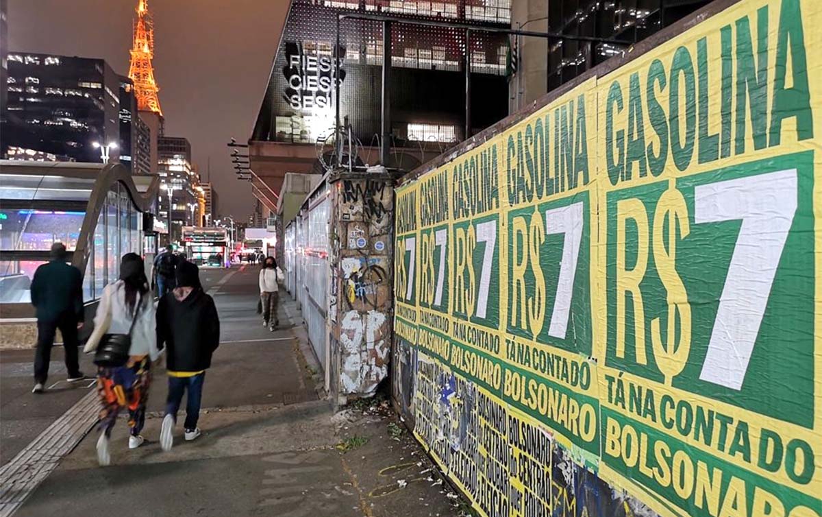 Após explosão de preços e reprovação nas pesquisas, Bolsonaro fala em recuo na política de preços da Petrobras