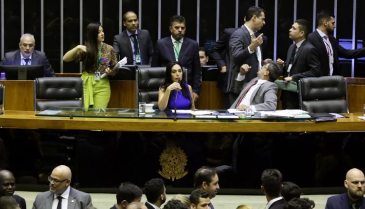 Câmara aprova criminalização do assédio moral no trabalho com pena de até dois anos de prisão