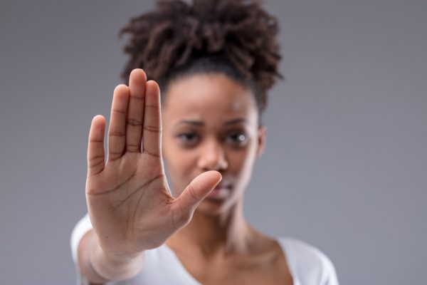 Comissão aprova projeto com medidas para ajudar mulheres vítimas de violência a retornarem ao trabalho  