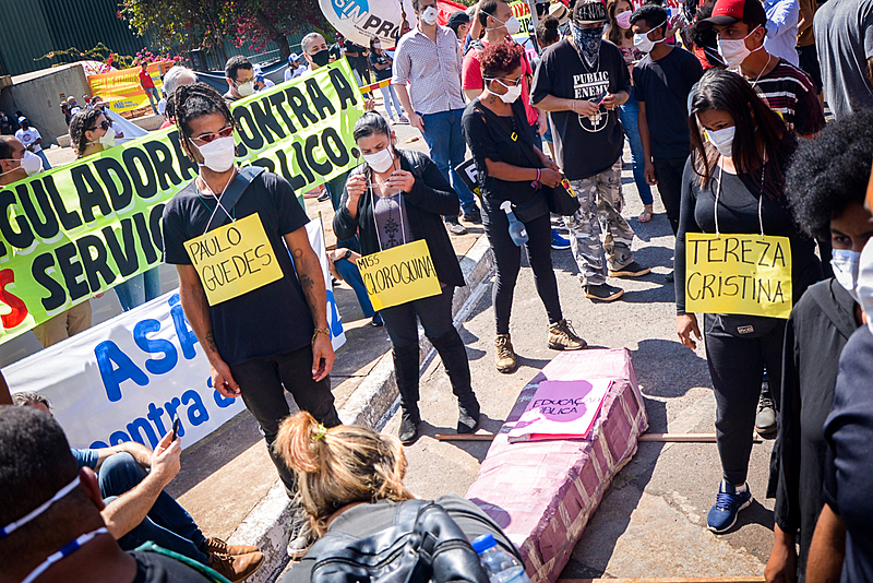 Milhares de servidores vão às ruas em 20 estados contra a reforma administrativa; confira