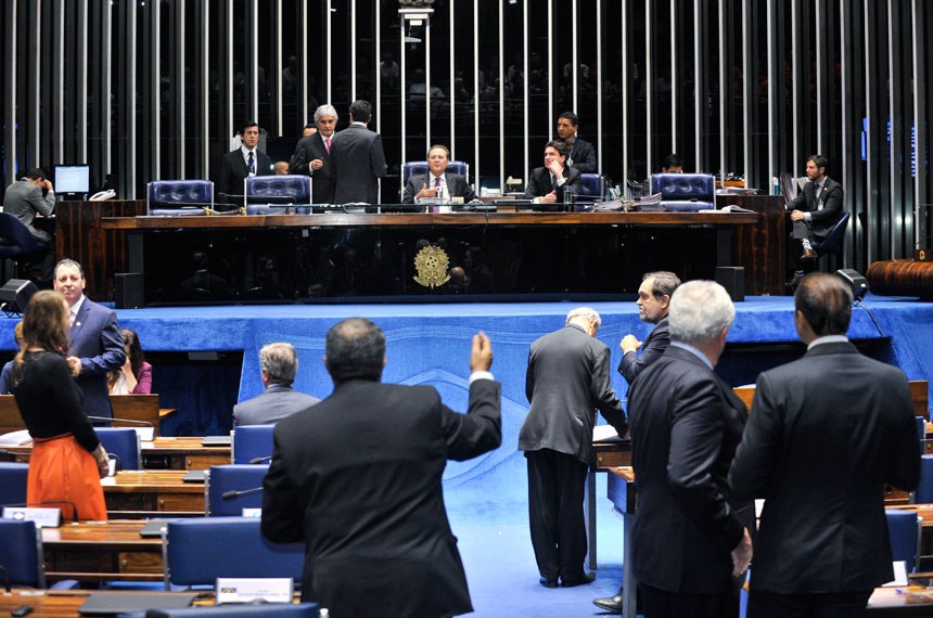 Senado aprova MP do salário mínimo e estende reajustes a aposentados