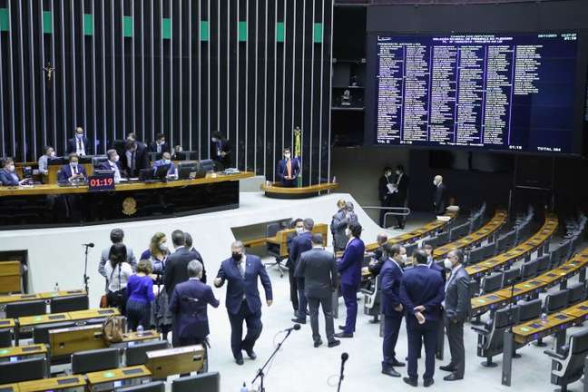 COMO VOTOU CADA DEPUTADO NO 2º TURNO DA PEC DOS PRECATÓRIOS