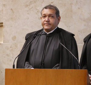 Nunes Marques pede destaque e reinicia julgamento de 